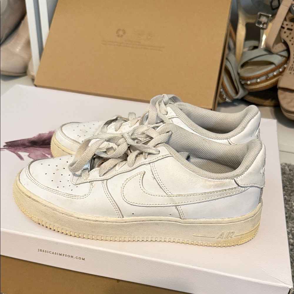 Nike White air forces  size 6Y in boys